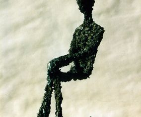 siddende-skulptur-i-jern